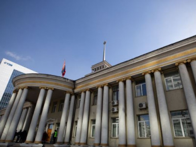 Сингапурт хоёр монгол иргэний нэгийг нь хэрэгт холбогдолгүйг тогтоож, нөгөө иргэнийг казиногийн журмыг зөрчсөн хэмээн шүүхэд өгсөн байна
