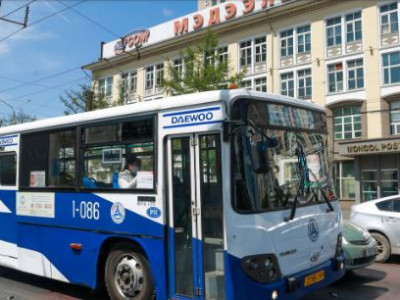 Төв шуудангийн уулзварын гэрэл дохионд энэ сарын 25-наас өөрчлөлт оруулж, явган зорчигчдын хүлээлтийн хугацааг багасгана