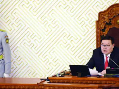 Г.Занданшатар ард түмэнд хөөгдөх юм уу, ард түмэн эх орноосоо хөөгдөх юм уу?