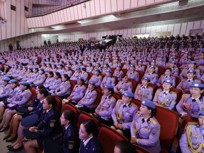 Энхийг сахиулагч эмэгтэйчүүд чуулж байна