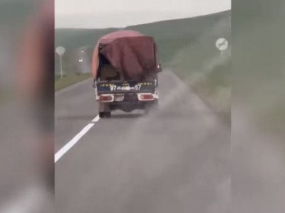 Төв аймгийн Сэргэлэн сумын нутагт гарсан зам тээврийн ослыг шалгаж байна