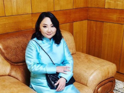 Герман дахь анхны монгол эмэгтэй улстөрч Н.Солонгог АЛТАН ГАДАС одонгоор шагнав
