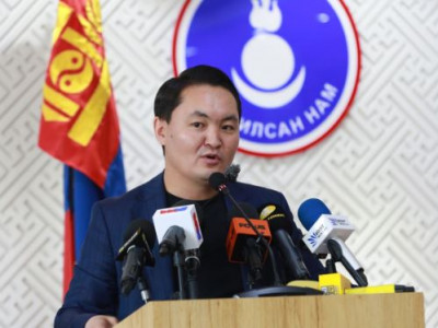 Ч.Өнөрбаяр: Манай намын зарим нөхөд сайд болохгүй бол өлсөж үхэх гээд байна уу? 