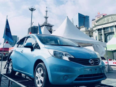 Номын баяраар долоон ном худалдаж авсан 19 настай залуу автомашины азтан болжээ 