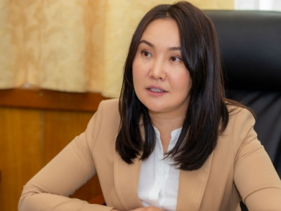 УИХ-ын гишүүн Ч.Ундрам нөxрөө мөнгө oлж чаддаггүй тул ямар ч үнэ цэнэгүй гэж дopoмжилсон шинэ бичлэг тараав