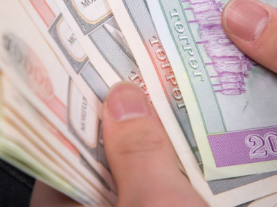 Нэг ажилтанд ногдох сарын дундаж цалин гуравдугаар улиралд 1,573,100 төгрөг болж, өмнөх оны мөн үеэс нэмэгджээ