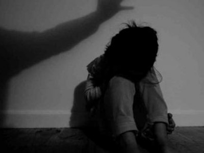 Хүчирхийлэлд өртсөн 3 настай хүүгийн ах өвөө, эмээтэйгээ байгаа гэв