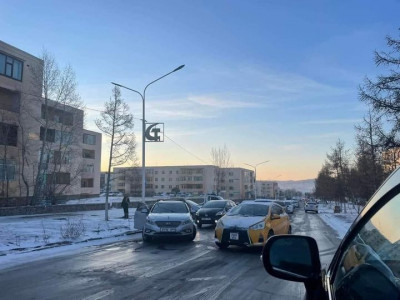 ТОДРУУЛГА: Цас, борооны улмаас түргэний автомашин очиж амжаагүй тул Эрдэнэтэд 32 настай эх автомашиндаа амаржжээ