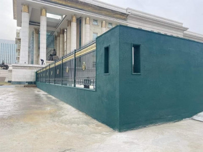 Польшийн ерөнхийлөгч ирж байгаа учраас яаралтайгаар эмульс ашиглаж хийсэн. Гантигаар бүрэх шийдвэр нь удахгүй гарна