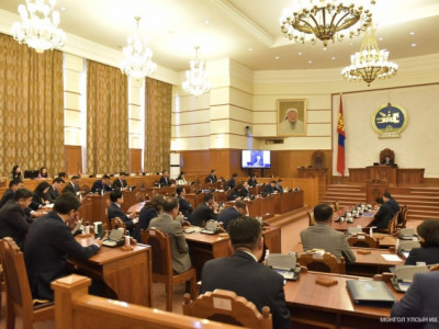 Үндсэн хууль шинээр боловсруулах асуудлын эргэн тойронд: Санал, сургамж