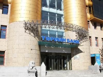 Төрийн банкны ажилтнууд албан тушаалаа ашиглан их хэмжээний мөнгө завшин залилан хийжээ