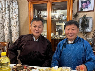 Ч.Ганхуяг Гацууртын Чинбатыг өмөөрч, ийм хүн байгаа нь маниусдаа азны кооля юм даа гэв