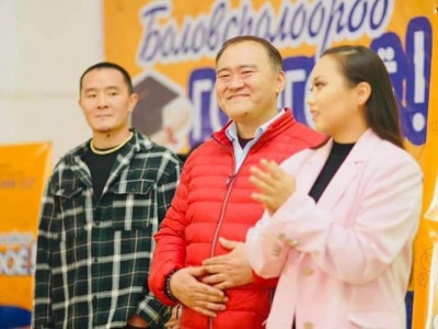 Төөгөө: Ардчилсан намын даргын хүргэн, охин хоёрыг л залуусын дунд сайн нэртэй байлгаж болохгүй, шувтан муу нэртэй нэр хүндгүй байгаа юм шиг харагдуулах комментоор бөмбөгдөөд бай ..