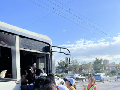 Чихээд ч багтдаггүй нийтийн тээвэр түгжрэл бууруулж, ашиг олох ч замхарлаа