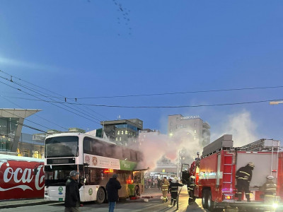 Хоёр давхар автобусны хөдөлгүүр хэсгээс гал гарсан хүн бэртэж гэмтээгүй