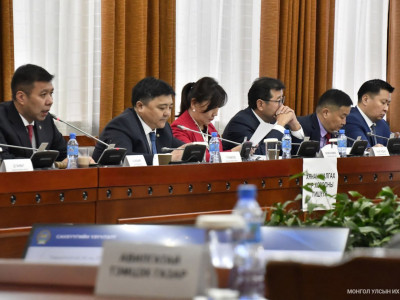 Протокол: Үндсэн хууль зөрчиж, газрын зөвшөөрөл олгожээ