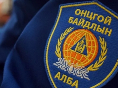 Баян-Өлгий аймгийн чиглэлд зорчиж явсан автомашин онхолдож нэг иргэн амиа алдаж, хоёр хүн эмнэлэгт хүргэгджээ
