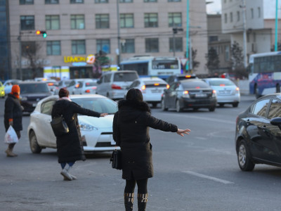 Зөвшөөрөлгүйгээр таксинд явсан жолоочийг 5, ААН-ийг 50 саяар торгоно