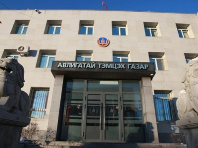 Хахууль авсан албан тушаалтнуудын хэргийг шүүхэд шилжүүллээ