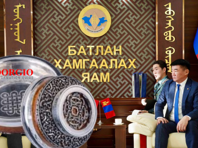 Батлан хамгаалахын сайд С. Бямбацогт:Надад болон нэр бүхий хүмүүст мөнгөн аяга гардуулах тушаал гаргасан нөхдийн өмнөөс хүлцэл өчье 