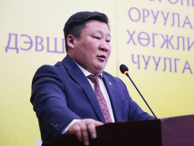“...Том төслийн дайсан” гээд байсан Б.Дүгэржавыг “Тавантолгой төмөр зам” компанийн захирлаар томилчихжээ 