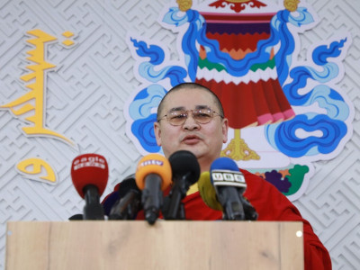 Шинийн 2-нд золгохгүй гэх зүйл байдаггүй. Өмнөхийн адил зүг мөрөө гаргаж, золгоно