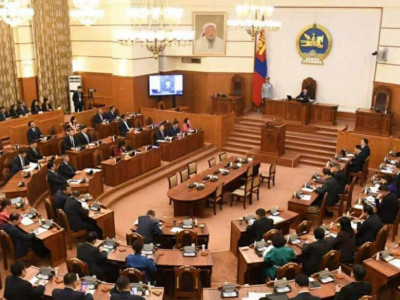 Судлаач Ганаа: Валютаас мега төсөл, тэгээд өрсөлдөөн тэмцэл
