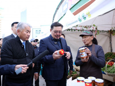 Монгол Улсын Ерөнхий сайд Г.Занданшатар 20 дахь удаагийн “НАМРЫН НОГООН ӨДРҮҮД-ҮНДЭСНИЙ ҮЙЛДВЭРЛЭЛ 2025” үзэсгэлэн худалдаагаар зочиллоо
