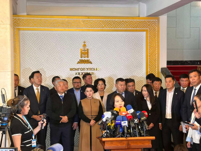 УИХ-ын дарга Д.Амарбаясгаланг ажлаа өгч, шалгуулахыг шаардаж 22 гишүүн мэдээлэл хийлээ