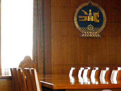 Ордоор “оролдсон” Засгийн газар огцордог