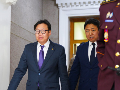 П.Наранбаяр: Ирэх оны 1-р сарын нэгнээс багш нарын цалинг 1.8 сая, долоодугаар сараас 2 сая, 2027 оноос 3.5 сая болгоно гэсэн ч багш нар ажил хаяхаар болсонд харамсаж байна