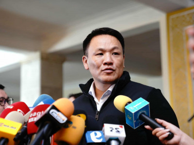 Н.Номтойбаяр бусдыг архи, хүүхэнтэй холбогддог гэж шүүмжлэх ёс зүйтэй хүн мөн үү?