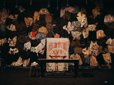 “Инээмтгий хүн” визуал драмын жүжгийг гуравхан удаа толилуулна