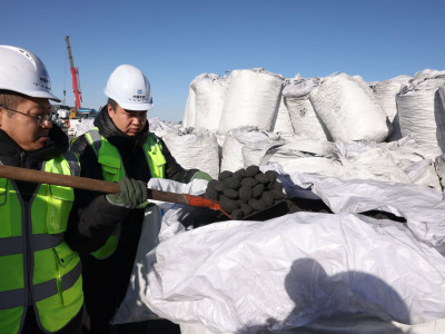 Эрээн хотын гаалийн талбайд 8000 тонн, “Тавантолгой түлш” компанийн үйлдвэрт 35 мянган тонн хагас коксон түлш нөөцлөөд байна