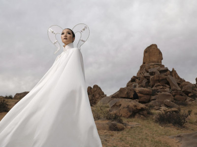 Layla: Монгол хэв маяг, уртын дуугаа орчин үеийн хэмнэлтэй хольж “Салхи” дуундаа шингээсэн