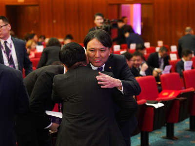 Намаа УИХ-д 32 суудалтай болгох Т.Доржхандын хүсэл биелэх нь юу л бол доо?