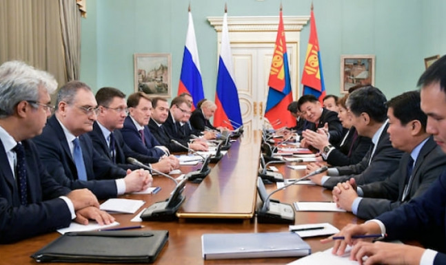 “Газпром” компани Алтайн маршрутаас түр татгалзсан нь