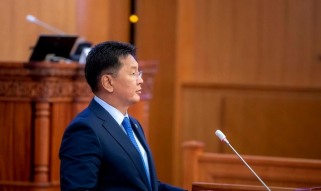 Үндэсний үйлдвэрүүд нь зээлээ авч чадахгүй, малчид нь ноолуур ч үгүй, мөнгө ч үгүй байсаар байх уу?