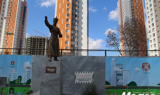Жанжныхаа хөшөөг 100 жилийнх нь ойгоор сүйтгэхээр зэхэж байна