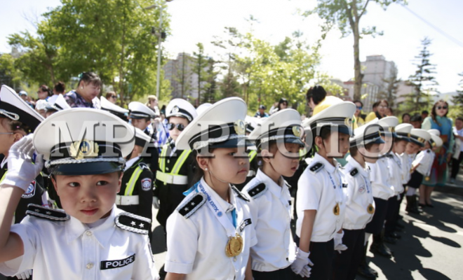 ФОТО: 1200 хүүхдийн ёслолын парад боллоо