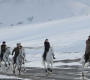 Ким Жон Ун эхнэрийн хамт цагаан морьд хөлөглөн ууланд гарчээ