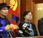 Зөвлөлдөх уулзалтын үеэр хурганы арьсан дээлтэй хүмүүс халууцаад зүүрмэглэх тохиолдол гарсан. Хажуудахаа сэрээнэ шүү гэж ярьцгаасан
