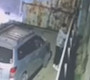 Сонгуулийн сурталчилгааны зурагт хуудас урсан иргэнийг шалгаж байна