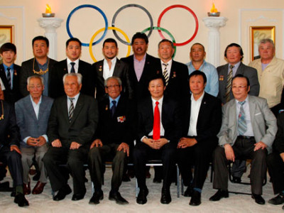 Ерөнхийлөгч олимп, дэлхийн медальтнуудтай уулзана