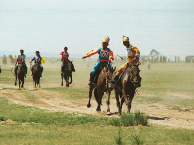 Уяачид 16-аас дээш насны хүүхэд хурдан морь унахыг эсэргүүцэв