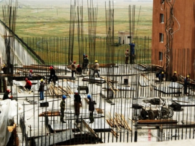 “Шинэ Яармаг” цогцолбор хорооллын барилгыг 1200 монгол ажилчин барьж байна
