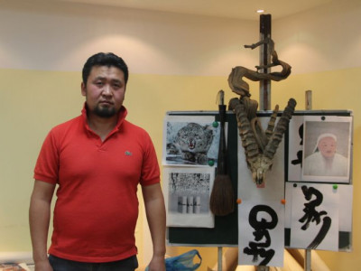 Б.Хишигсүрэн: Шилээр урласан бүтээлээ монгол ахуйтай хослуулж хийхийг зорьж байна