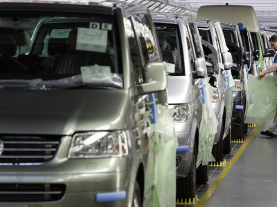 “Volkswagen” компани ОХУ-аас 7700 “Multivan” машинаа эргүүлэн татна