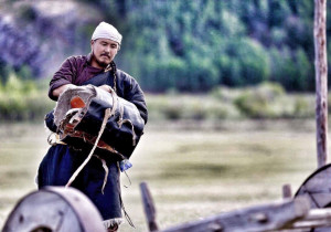 М.Баярбат: Монгол эр хүн ядаж морь унаж чаддаг байх ёстой