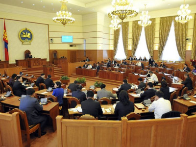 Монгол маягийн парламент буюу дэггүй УИХ